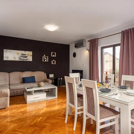 3 Bedroom In Apartment