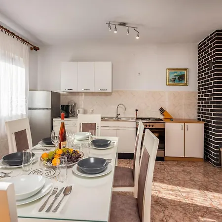 Apartment 3 Bedroom In *