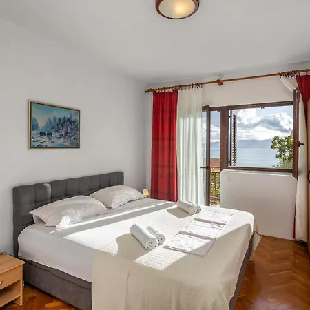 Apartment Stunning In With Wifi Novi Vinodolski